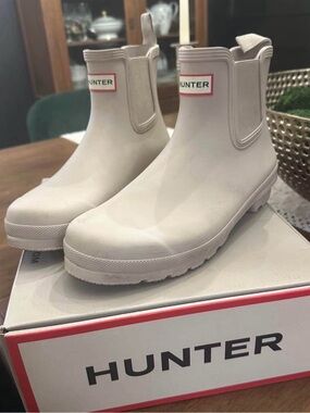Hunter Short Chelsea Rain Boots in Light Beige